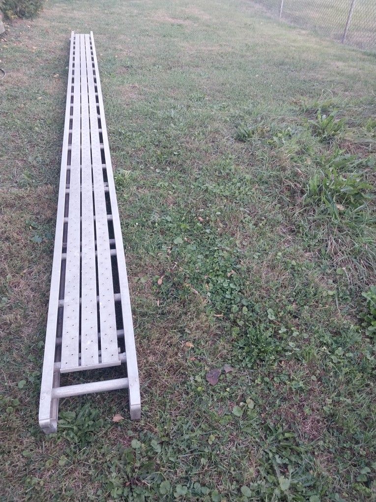 20 × 1 ft Aluminum Scaffolding ( Condition Good )