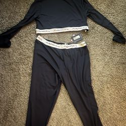 Pretty Little Thing Leggings And Crop Top 