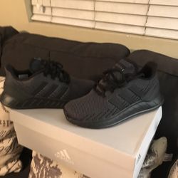 New Adidas Shoes Size Seven
