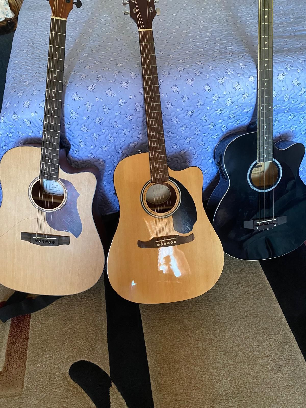 Guitas And Bluetooth Speaker 