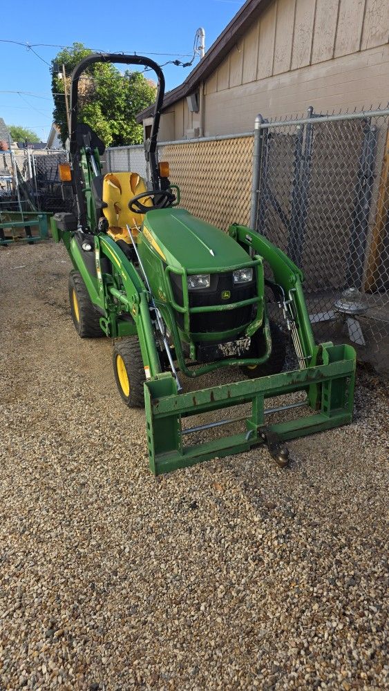 John Deere 2025 Tractor
