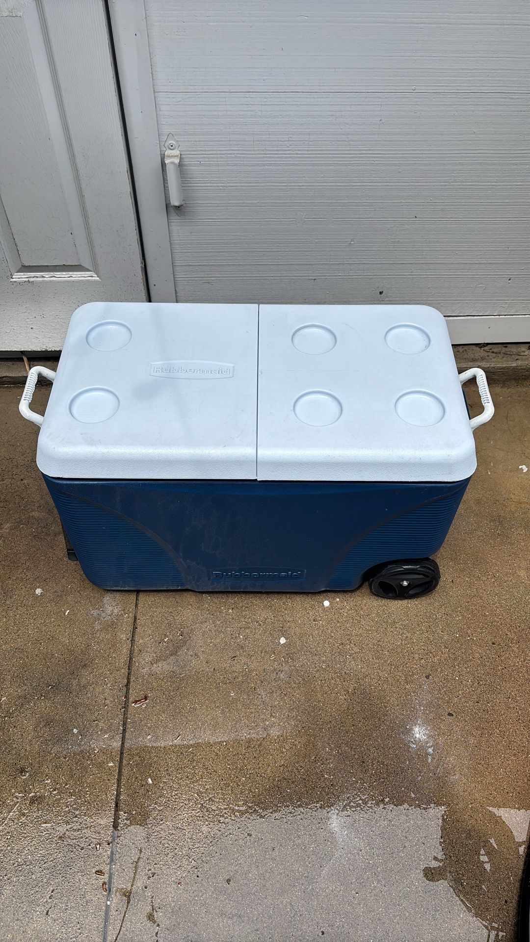 Rubbermaid Cooler