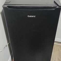 Galanz 3.3 Cu ft One Door Mini Fridge, Black Estar