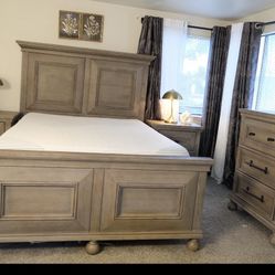 Complete Queen Bedroom Set – Used Only Months, Excellent Condition