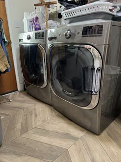 LG Graphite Steel Washer & Gas Dryer Set - Steam, TurboWash, Sensor Dry