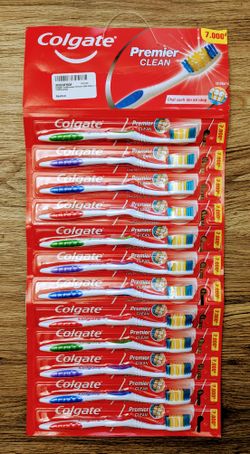 Set of Colgate Premium Clean 12 tooth brush