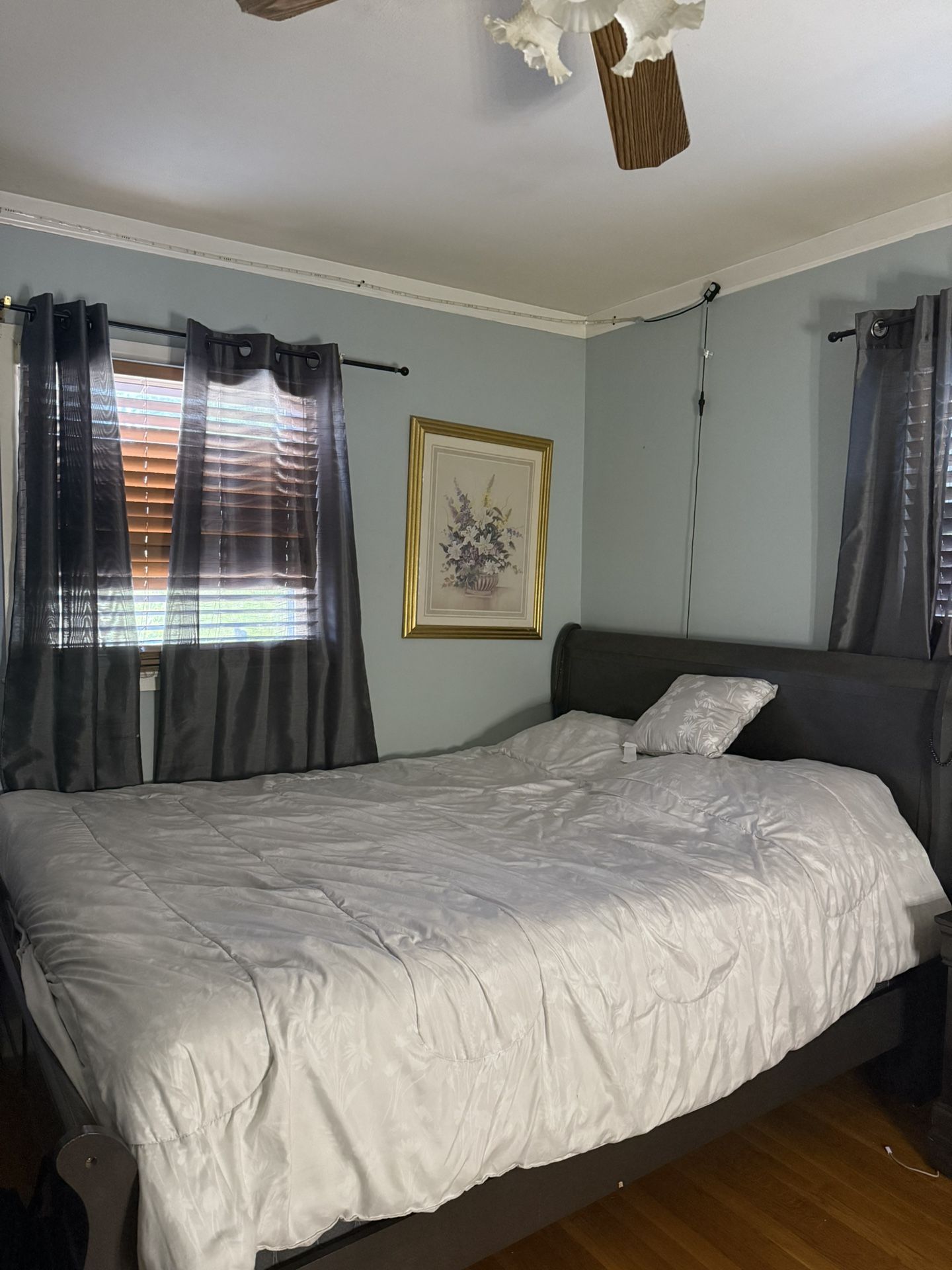 Queen bedroom set