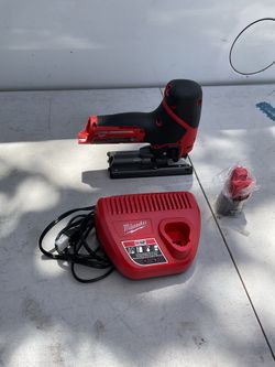 Milwaukee 12 fuel, jigsaw kit with battery and charger