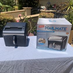 Staples MAILMATE Paper Shredder 