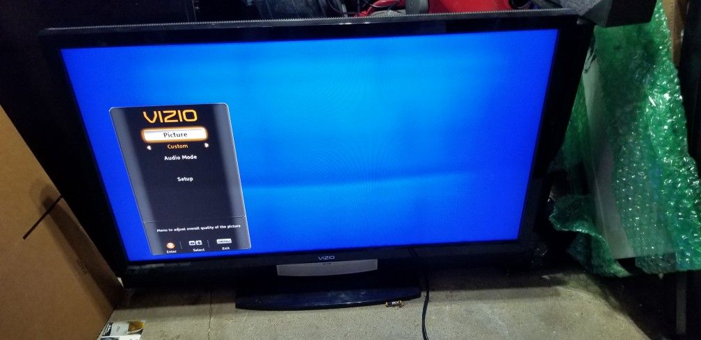 Vizio SV471XVT 47-inch LCD tv NOT smart. Good for gaming or with dvd player or cable. No wifi.