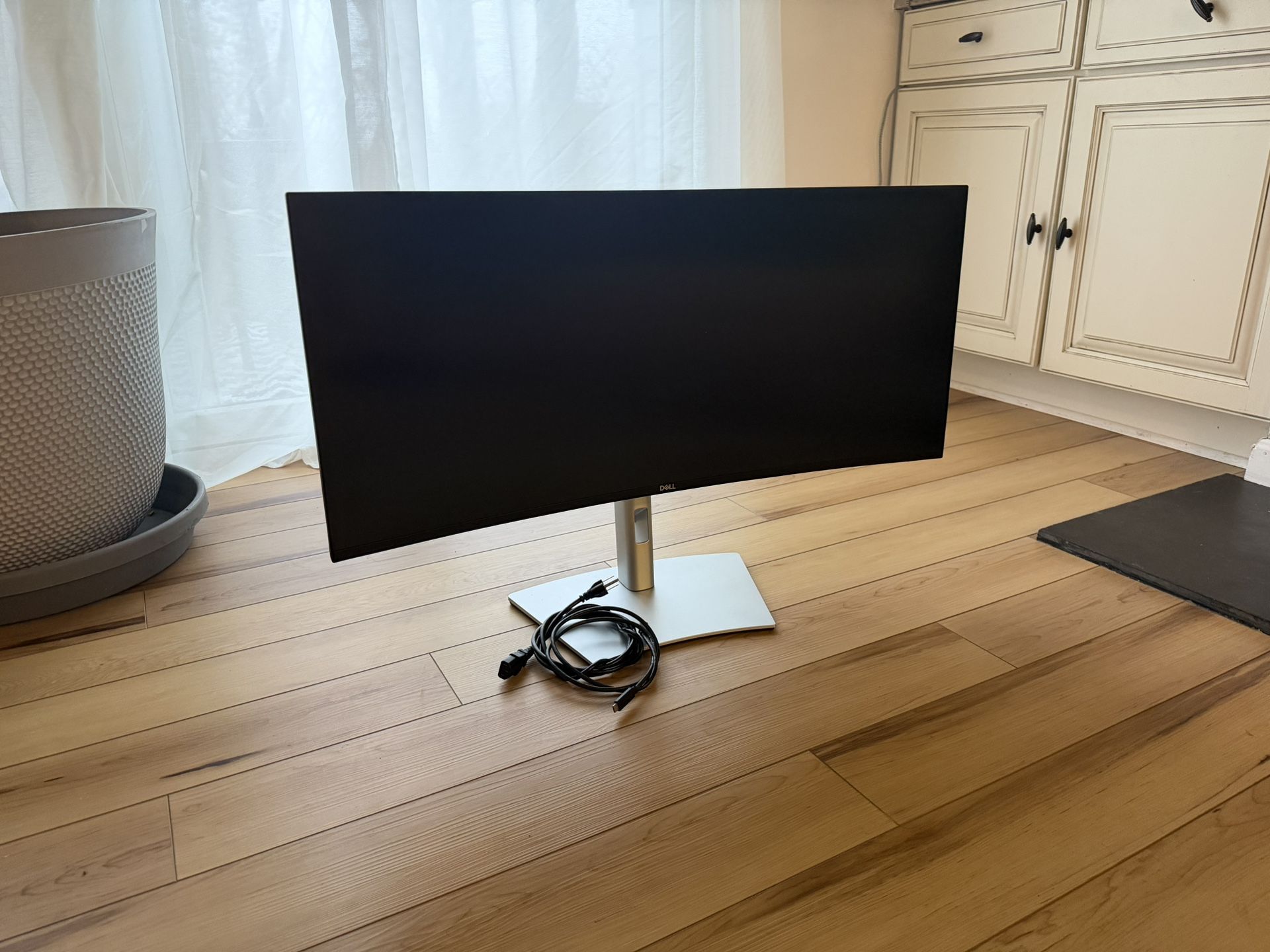 Dell UltraSharp U3423WE 34” Curved Ultrawide Monitor – Pro Series – Like New