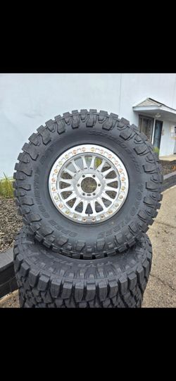 17" KMC Beadlocks KM445 w/ 35" Toyo RT Pro 35x12.50R17