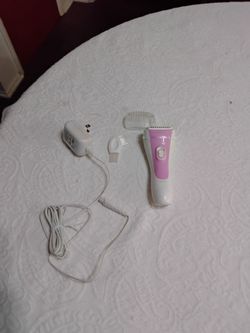 Remington Electric Epilator with Accessories wet/dry