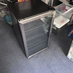 Insignia mini fridge 