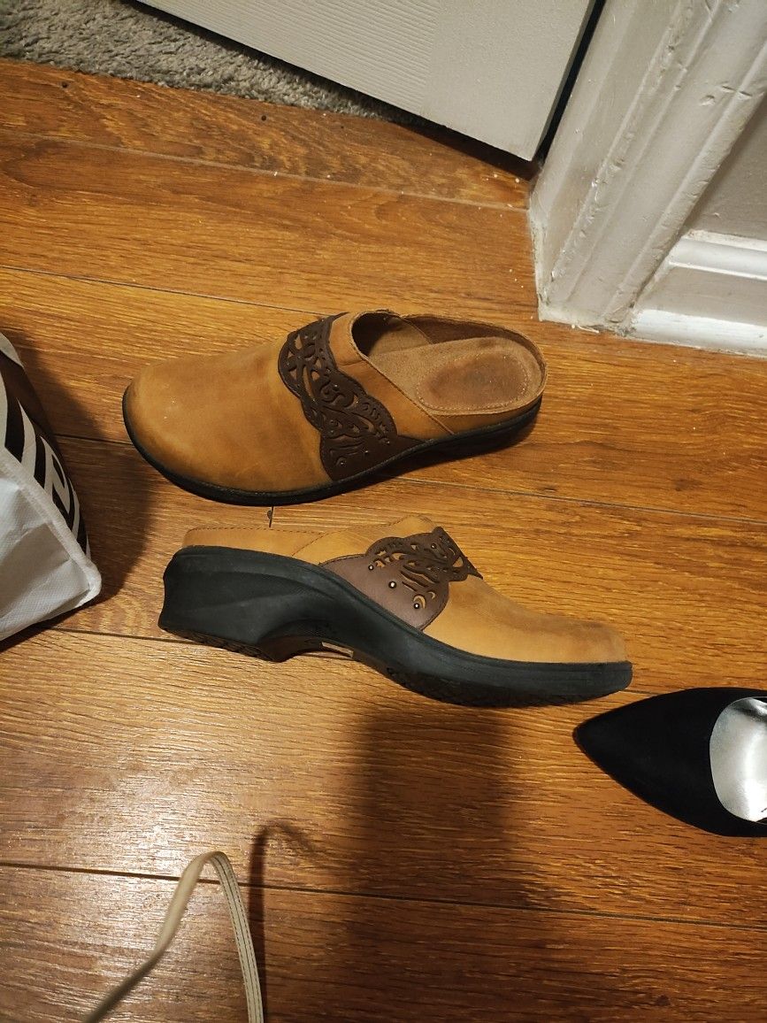 Ariat Clogs Size 9