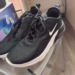 Nikes Women Size 7