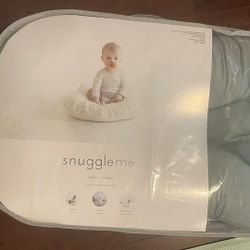 Snuggle Me baby lounger in grey