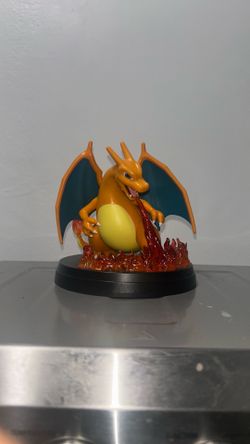 Charizard ex Card-Display Figure (limited edition)