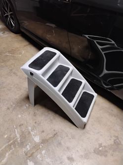 Folding dog ramp
