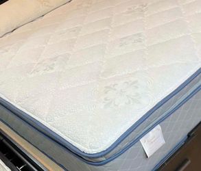 Memory foam Queen size mattress set