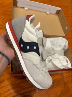 Saucony sneakers brand new size 5