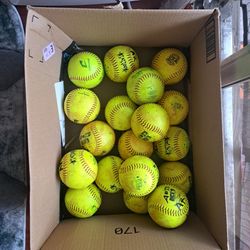 Lot of 20 11in softballs