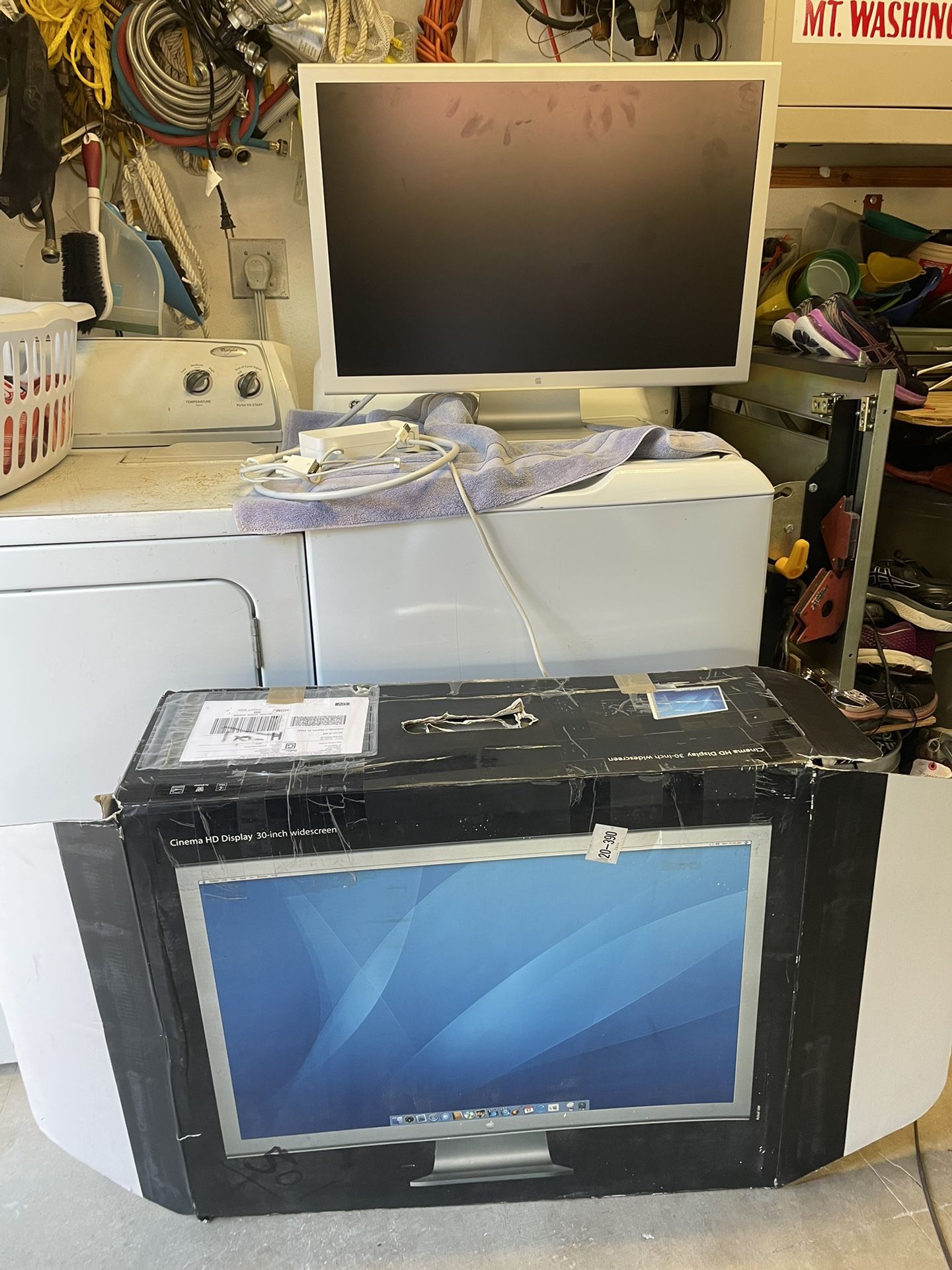 Apple monitor won’t turn on good for parts of rebuild $10