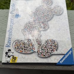 DISNEY MICKEY THE TRUE ORIGINAL 945 PCS RAVENSBURHER PUZZLE  DISNEYLAND 