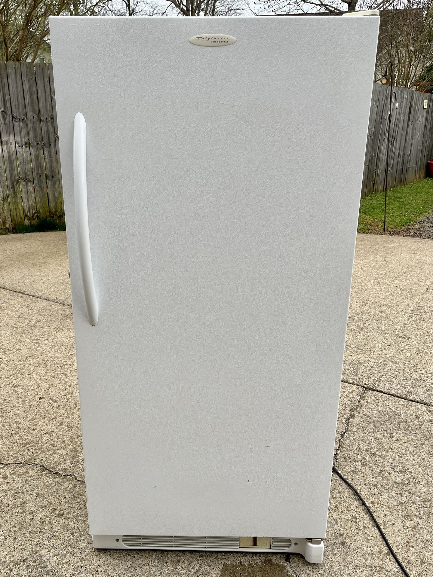 Frigidaire commercial standup / upright freezer 28”x 28”x 60” Still plugged in and working great!