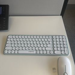 Wireless Keyboard and Mouse Combo, 2.4G USB Slim Quiet Low-Profile Retro Round Typewriter Keyboard and Ergonomic Mouse Set for Windows/Mac/Laptop/ipad