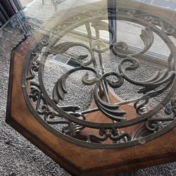 Table Plus 5 Chairs 