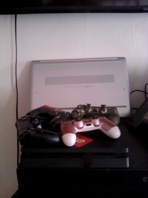 PS4 Working With 4 Controllers