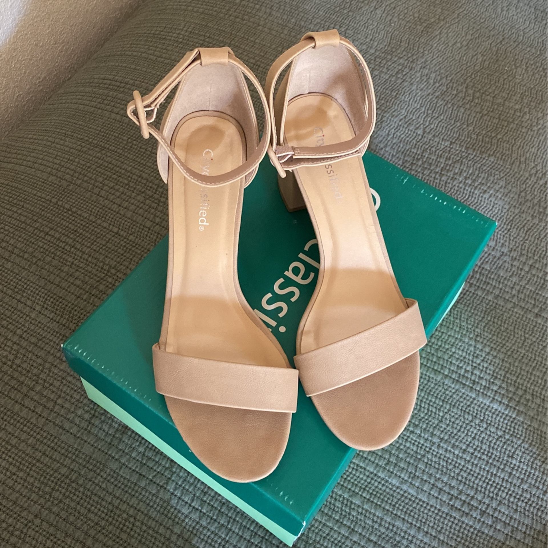 Women’s Fashionable Beige Heels