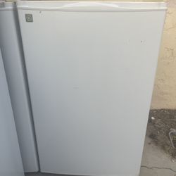 GE Mini Fridge