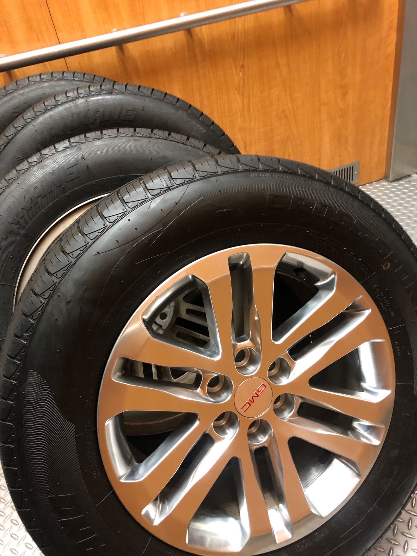 GMC 2019 CANYON CHEVY COLORADO ZR2 WHEELS RIMS TIRES rines 18” for Sale in Manhattan Beach, CA