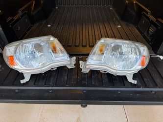 Headlights for Gen 2 Toyota Tacoma