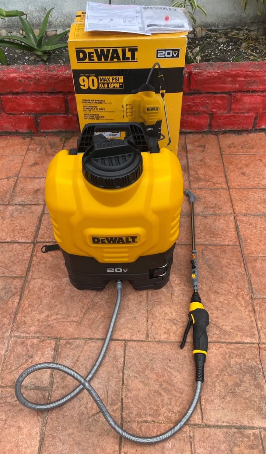 DeWalt 20V 4 Gal Backpack Sprayer (Tool Only)
