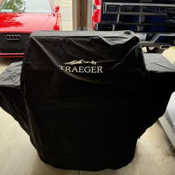 Traeger Silverton 620 Wood Pellet Smoker