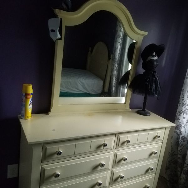 Twin Bed And Dresser Set Serious Inquiries Only For In Twin Bed And Dresser Set Serious Inquiries Only For In Englewood Oh Offerup