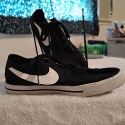 Nike Men's Court Legacy