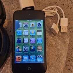 Apple iPod Touch 4th Gen 32GB with Coby Headphones 

