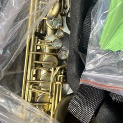 Saxophone gold color, Brand New alto style