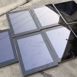 Lot Of 7 iPads All Locked They Turn On