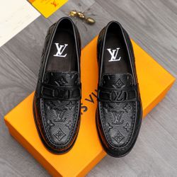 LV Men’s Leather Shoes With Box 2026 New 