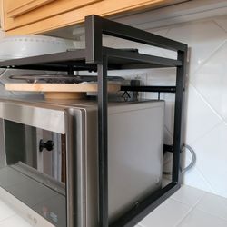 Black Metal Expandable Microwave Rack