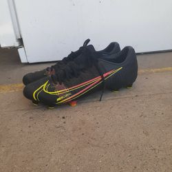 Nike Mecurical Size 7.5 Soccer Cleats