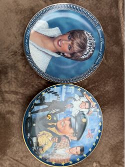 Vintage 1997 Franklin Mint tribute plate Princess Diana & Bradford Exchange musical collector plate titled "Red, White and G.I. Blues" featuring Elvis