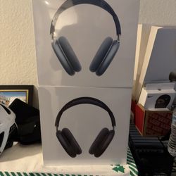 AirPod Maxes Blue And Black 