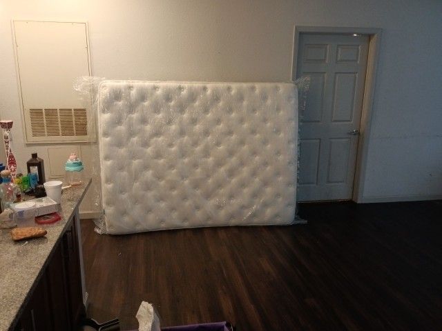 Brand New Queen Size Mattress Dcoolaultra
