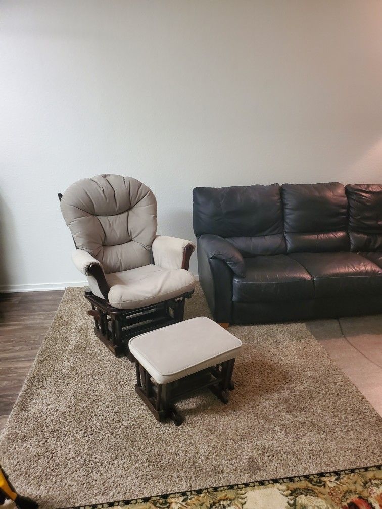 Couch Gluiding Rocking Chair With Foot Ottoman. 